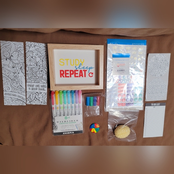 Colorful Student Study Kit - Picture 3 of 5